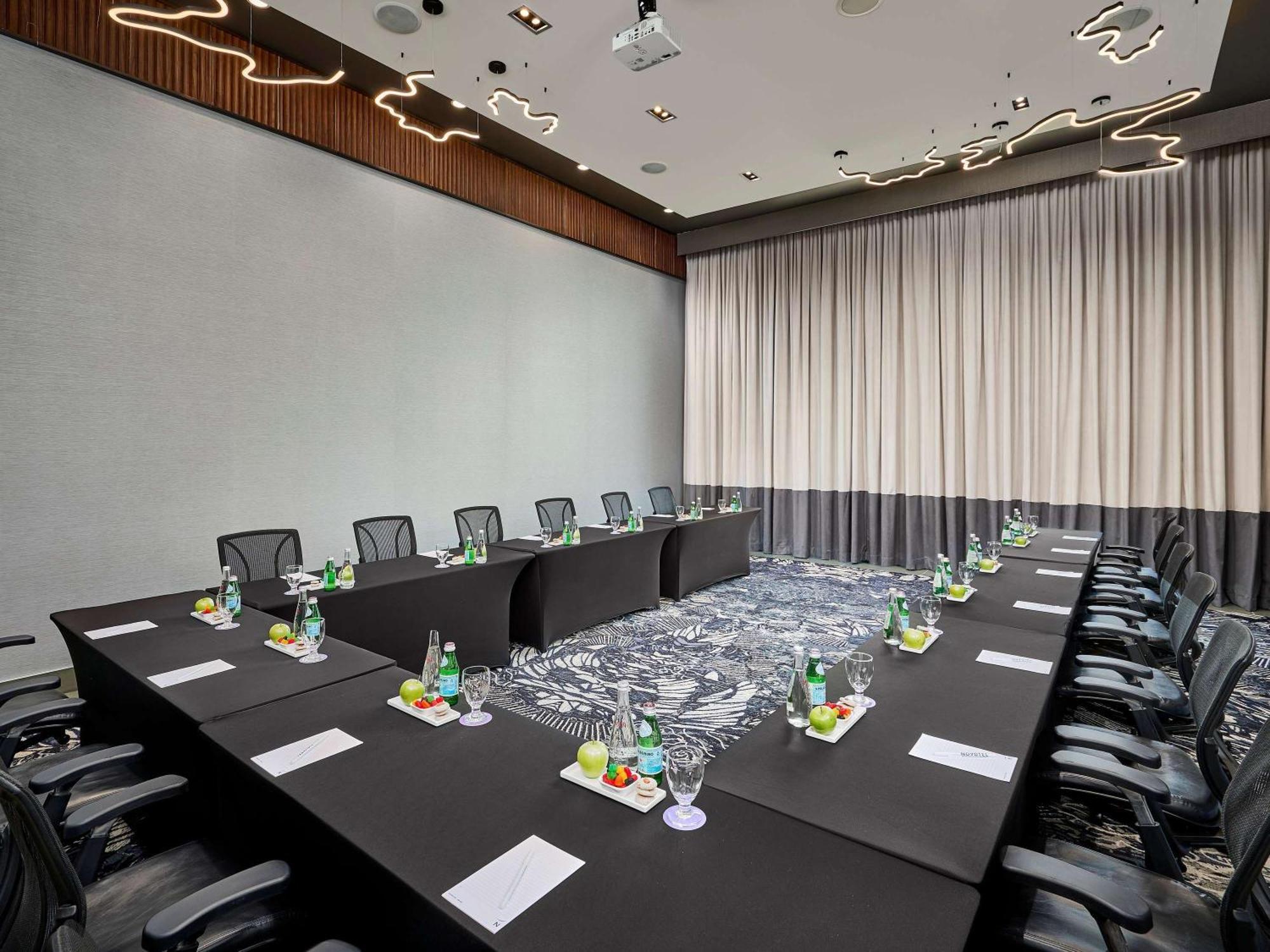 Novotel Toronto Vaughan Centre Екстериор снимка