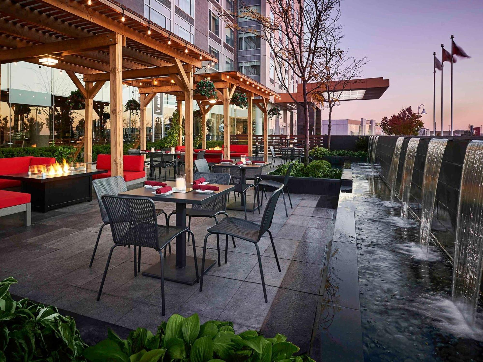 Novotel Toronto Vaughan Centre Екстериор снимка